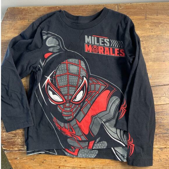 2 Spider-Man‎ shirts - Picture 1 of 3